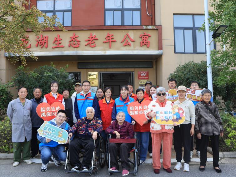 大合影。严志成摄