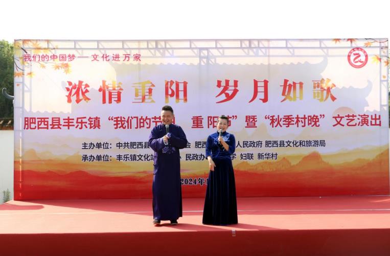 相声表演《老来乐》。