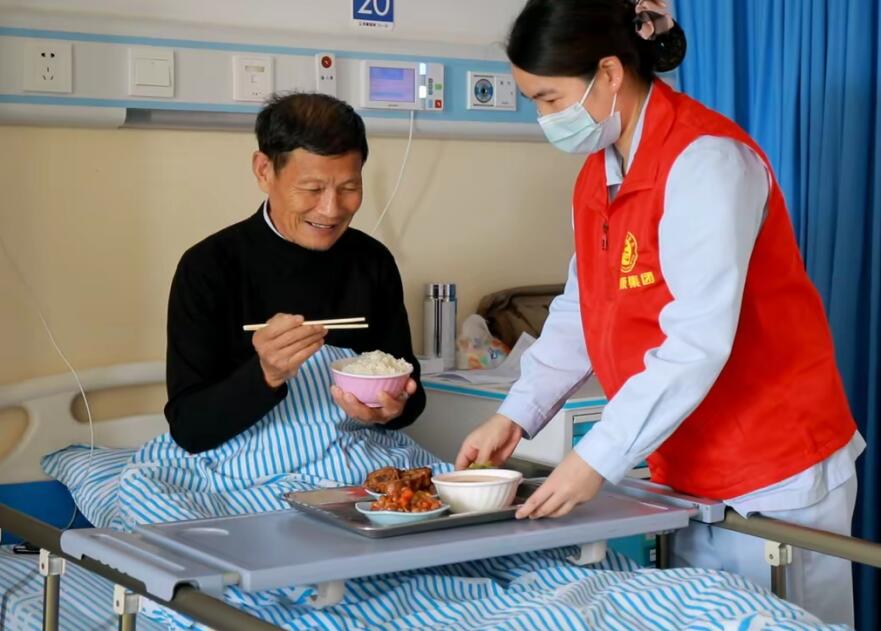 天长天康医院为年老孤寡、身患重病复员退伍军人和烈军属服务。王海 摄