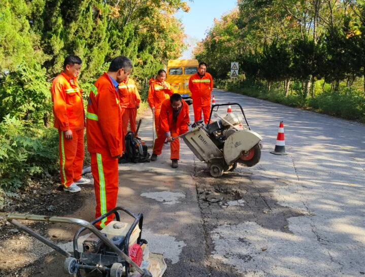 養護提升農村公路。