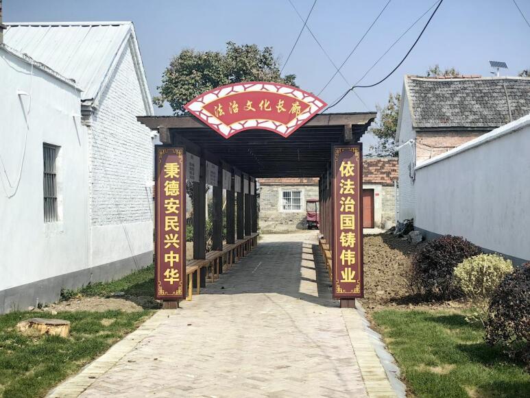 修建法治文化长廊后。