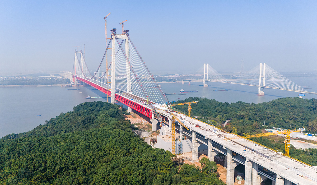 建設中的G3銅陵長江公鐵大橋。陳磊攝