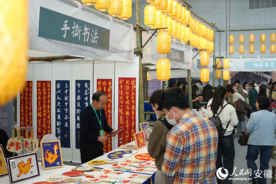 非遺市集熱鬧非凡。人民網記者 苗子健攝