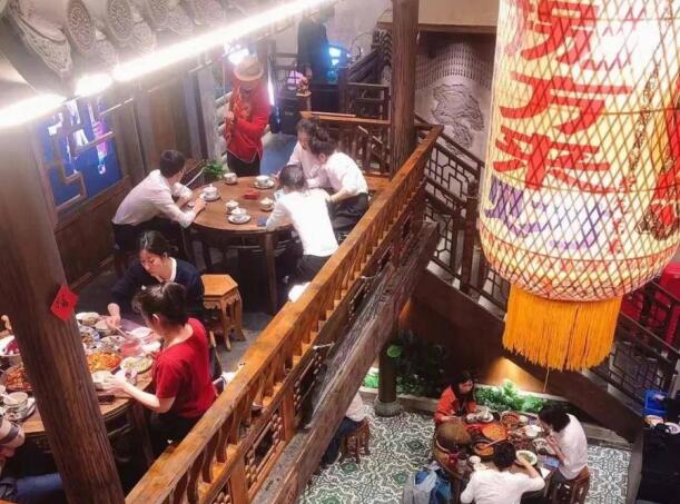 獲評安徽“十佳深夜食堂”的楊記隆府新糧倉店內高朋滿座。
