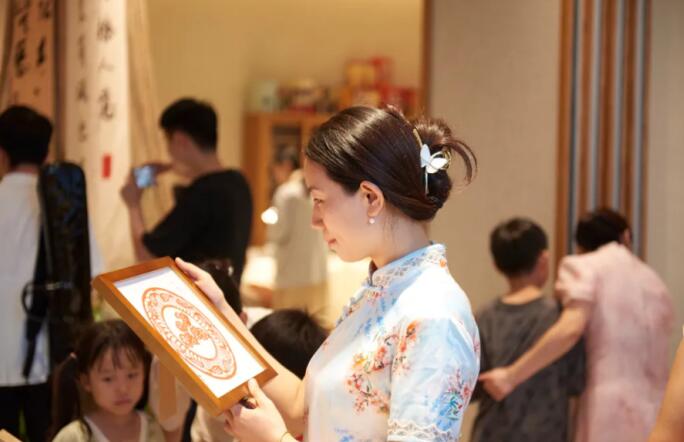 非遺市集吸引市民參觀。