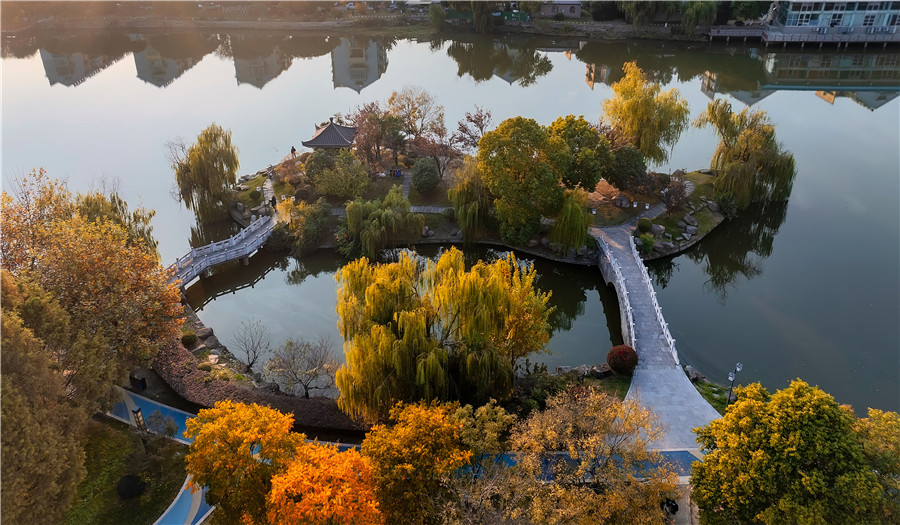 當涂縣護城河公園色彩斑斕，景美如畫。