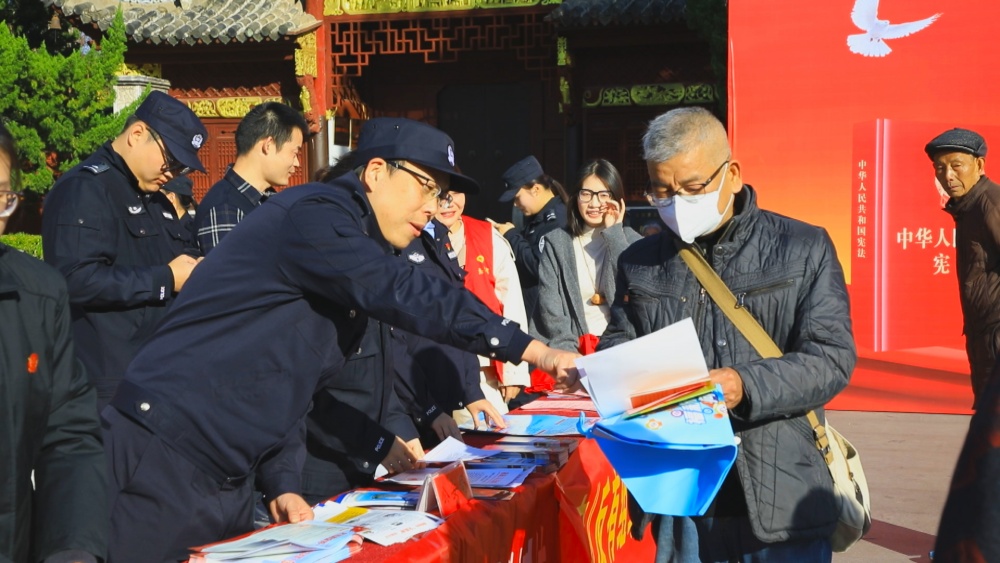 集中宣传活动现场。