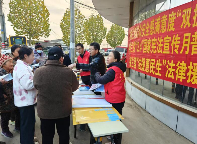 普法宣傳面對面，法治服務零距離。張孝天攝