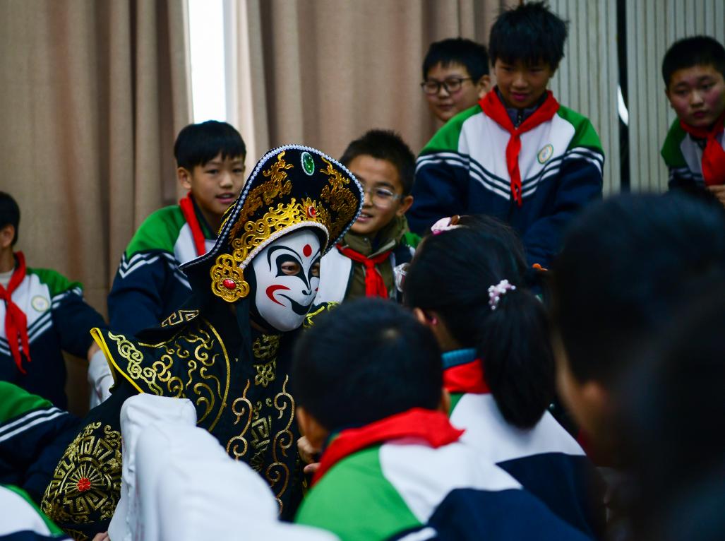 《變臉》表演。