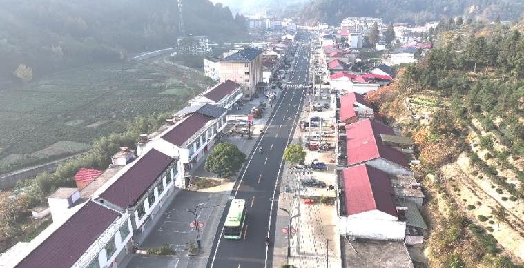 美丽公路助力乡村振兴。