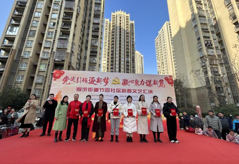 优秀志愿者颁奖。