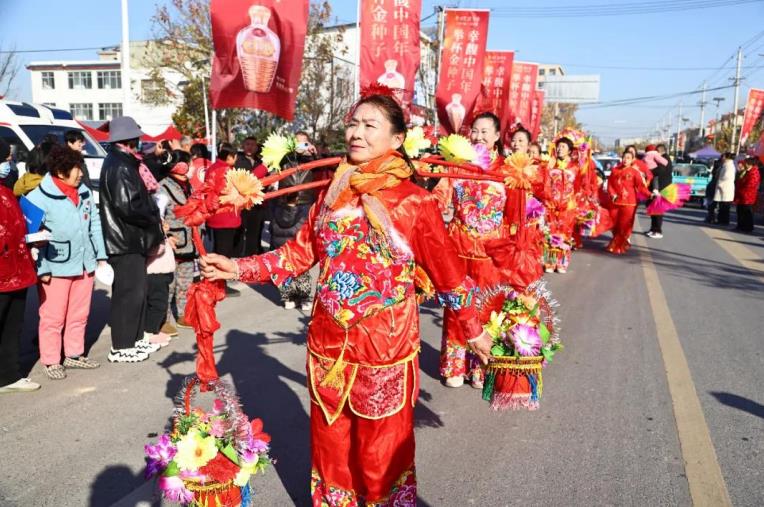 民俗節目花挑展演。颍東區委宣傳部供圖