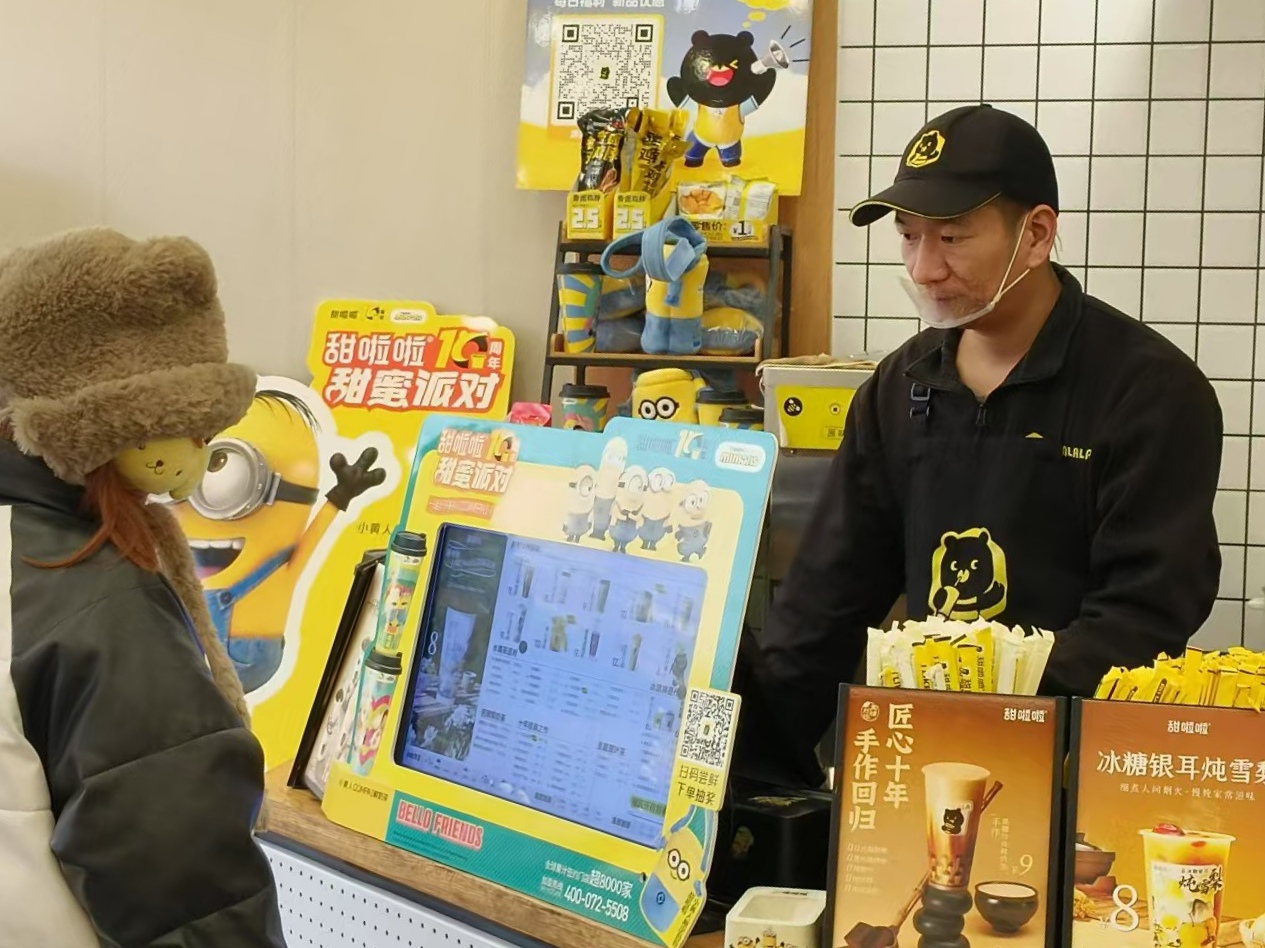 工作中的韩锋林。受访者供图