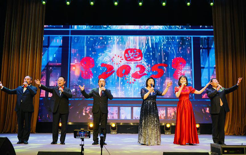 演出现场。