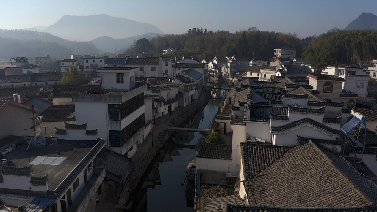 晨曦中的朱旺村