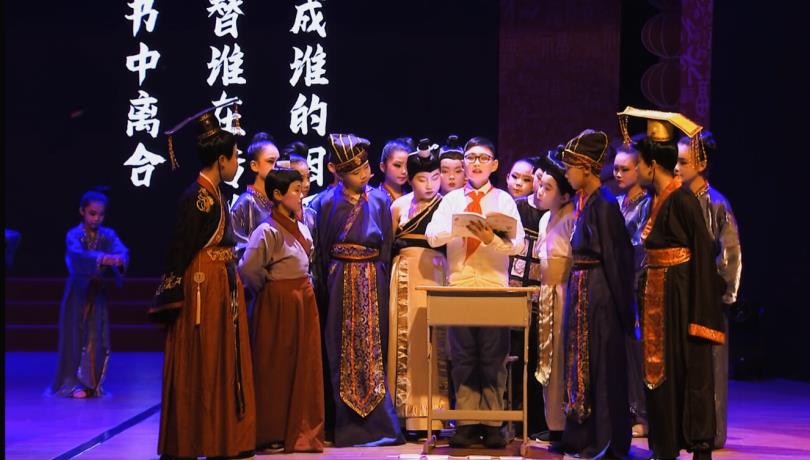 寿县首届校园春晚演出现场。王蕾摄