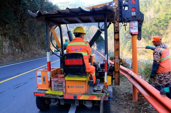 黄山交通公路人全力保障公路运营安全稳定。