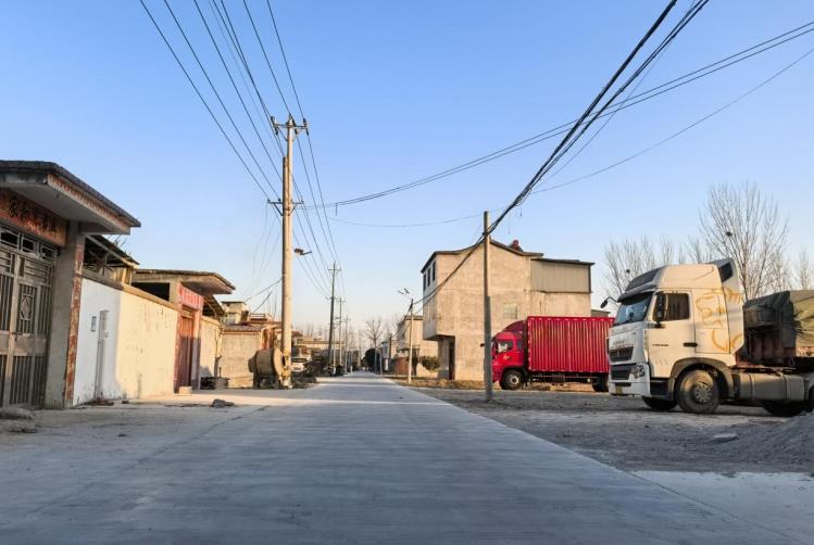 平坦的乡村路。