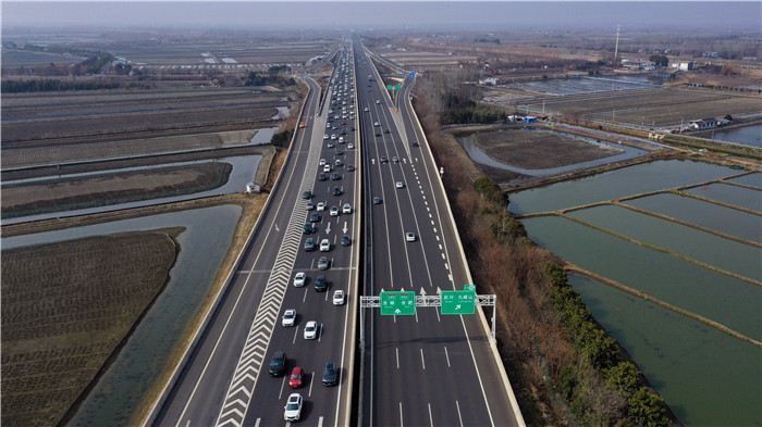 2月3日年初六，滁州中心合寧高速南京方向迎來返程車流高峰。安徽交控集團皖通公司提供