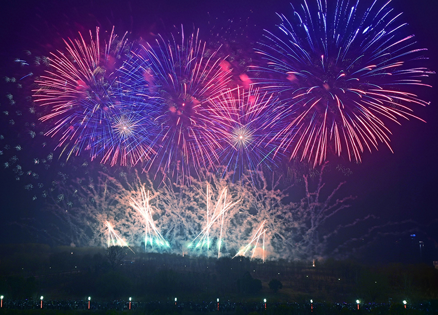烟花秀璀璨上演。芜湖市委宣传部供图