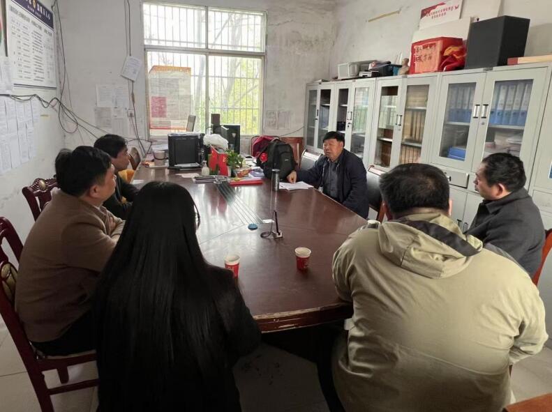 代表座谈会。