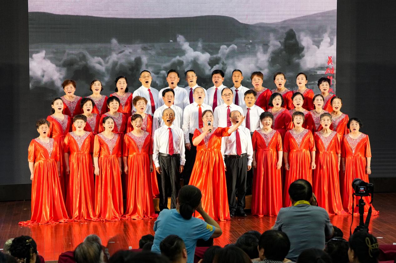 轄區老年居民藝術團正在演出。合肥經開區蓮花中心供圖
