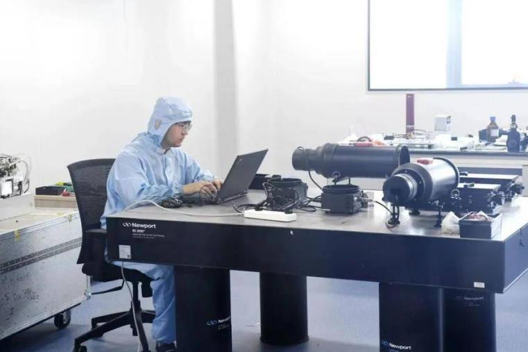 合肥中科紅外精密儀器有限公司研發人員在進行產品研發。