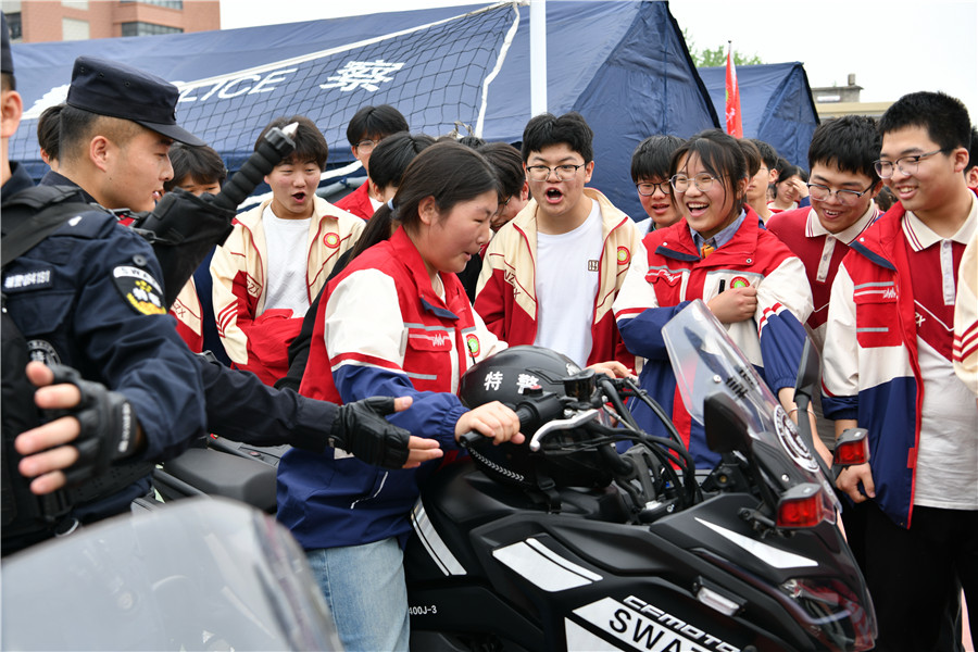 “2025年安全教育暨国防教育”宣传活动现场。