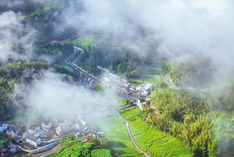 徽州区大灵山旅游度假区航拍。