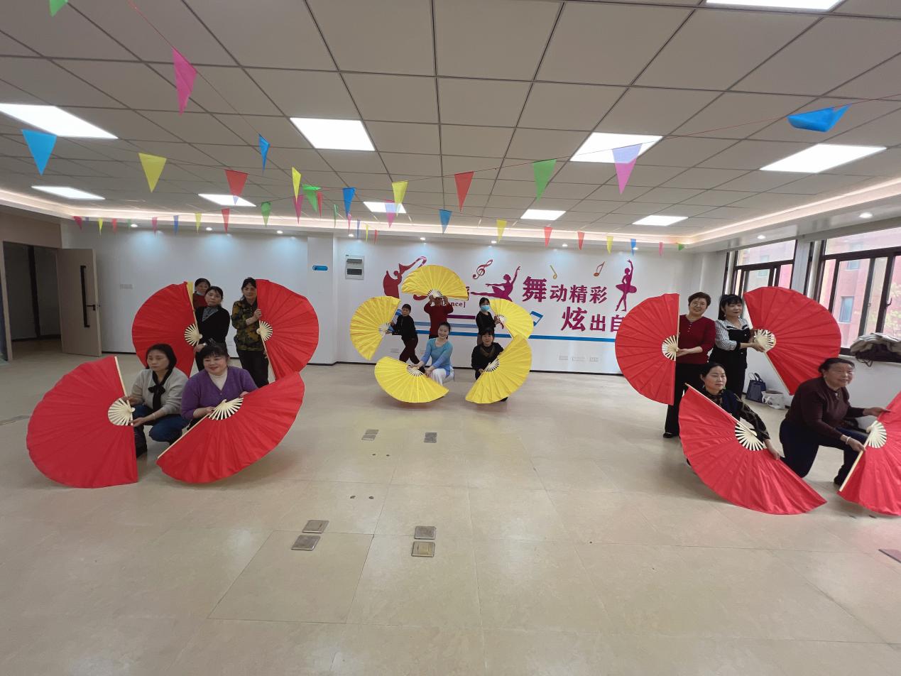新港南区老年学校开始对外招生。