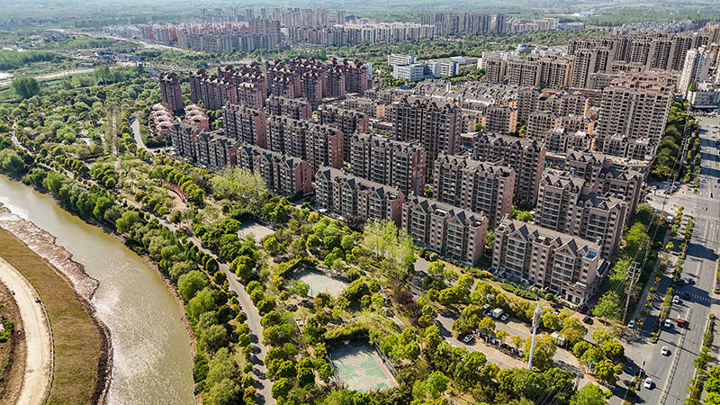 小区周边绿地。