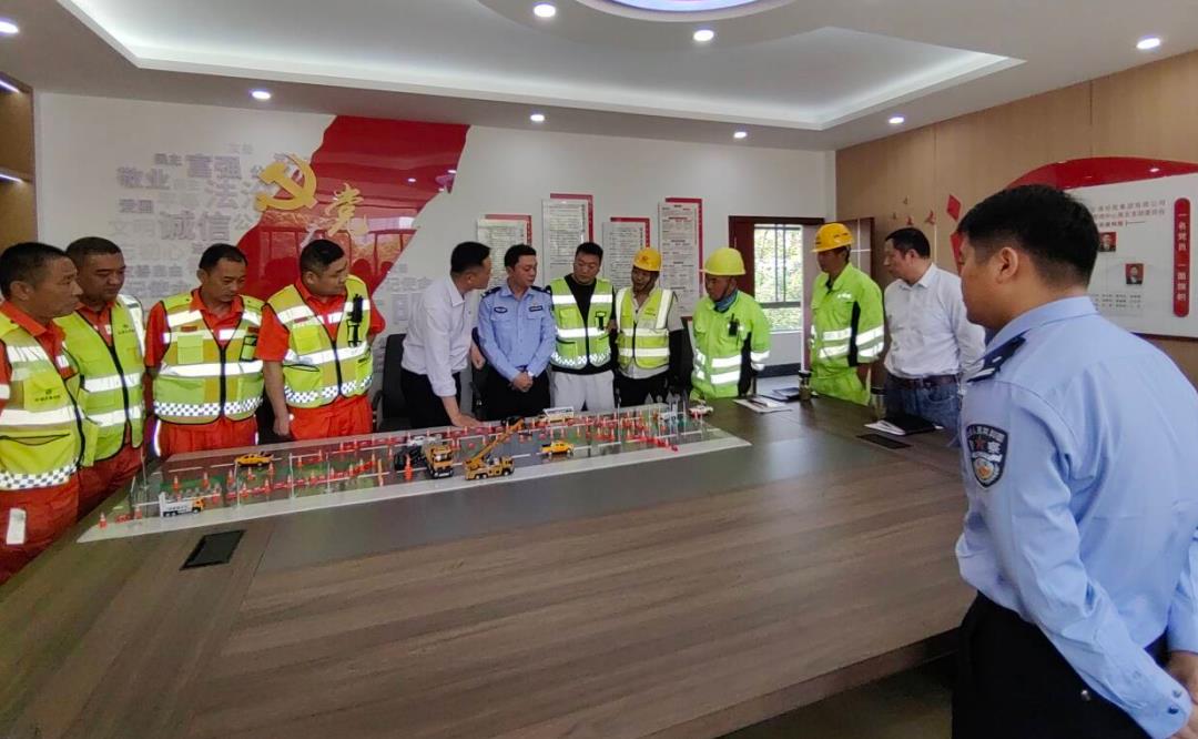 组织一路多方开展涉路施工路段应急处置桌面推演，备战五一期间道路安全保通工作。