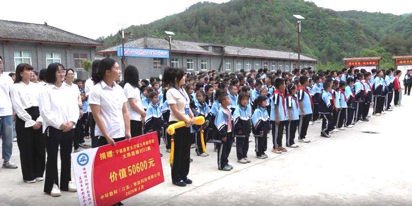 亮灯仪式现场。