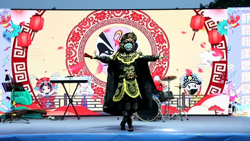 川劇變臉表演。