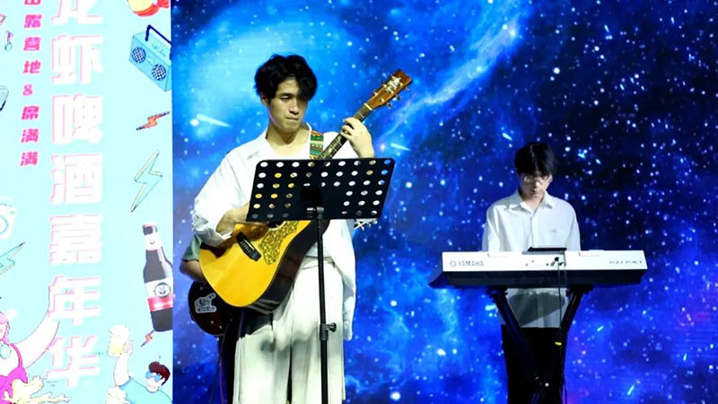 樂隊表演。