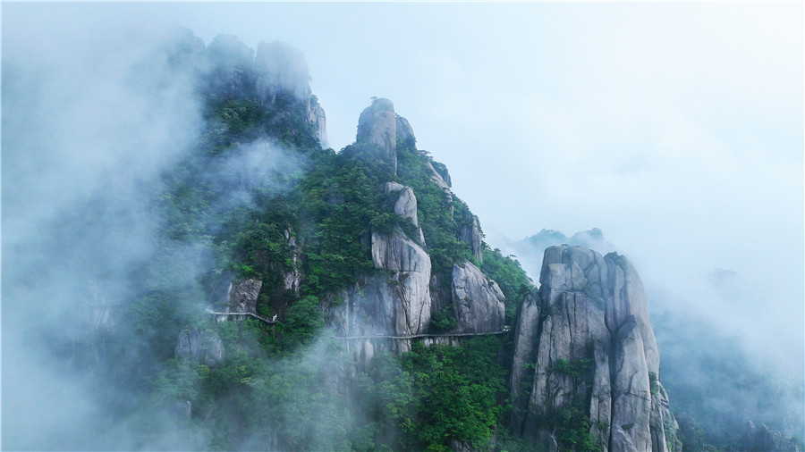 九華山風景區雨后初晴，出現壯美雲海景觀。