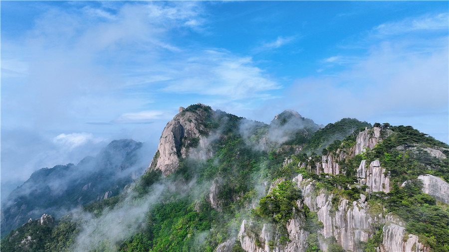 九華山風景區雨后初晴，出現壯美雲海景觀。