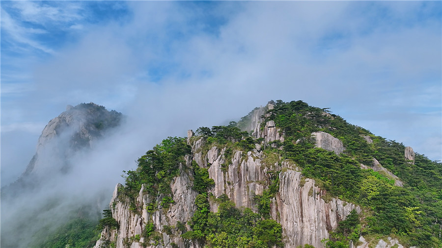 九華山風景區雨后初晴，出現壯美雲海景觀。