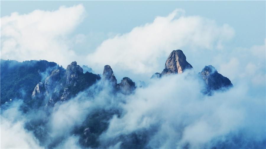 九華山風景區雨后初晴，壯美雲海景觀。