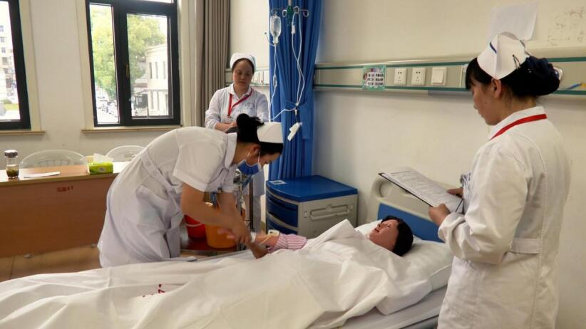 无为举办临床医师与护士职业技能竞赛。