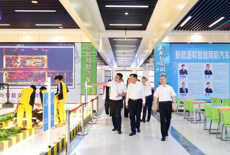 領導一行考察安徽萬通技師學院。陳熙攝
