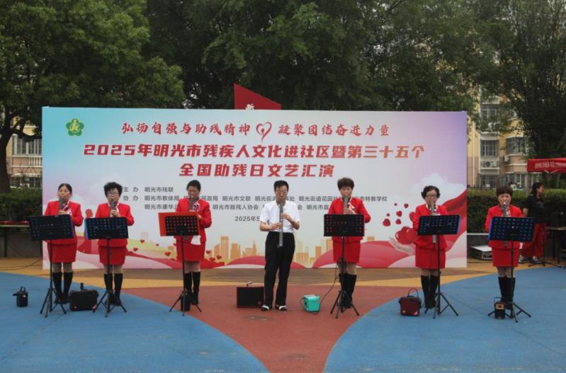 文艺汇演活动现场。张子国摄