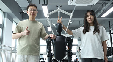 一群00后勇闖人形機器人新賽道