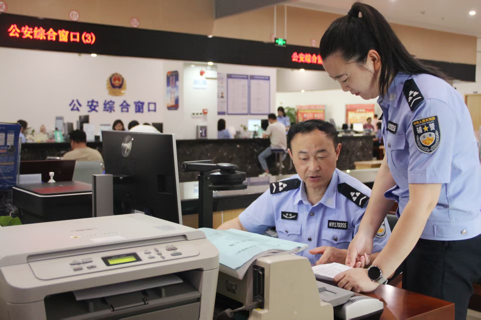 懷寧縣公安局大力推進“一窗通辦”政務服務改革。