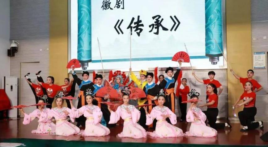 蜀山區“戲曲進校園”巡演贏得觀眾陣陣喝彩。