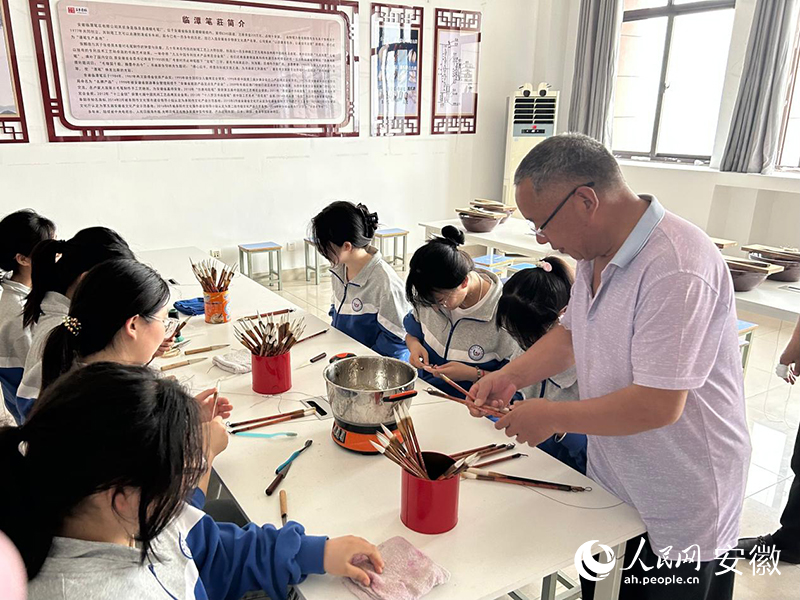 皖北经济技术学校内，学生正在上课。人民网记者 高飞跃摄