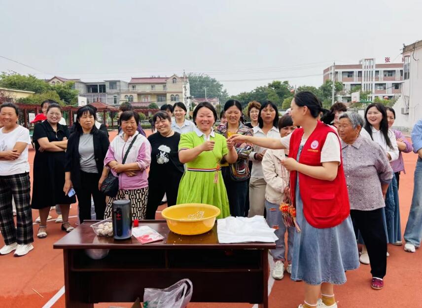 包粽子大比拼。