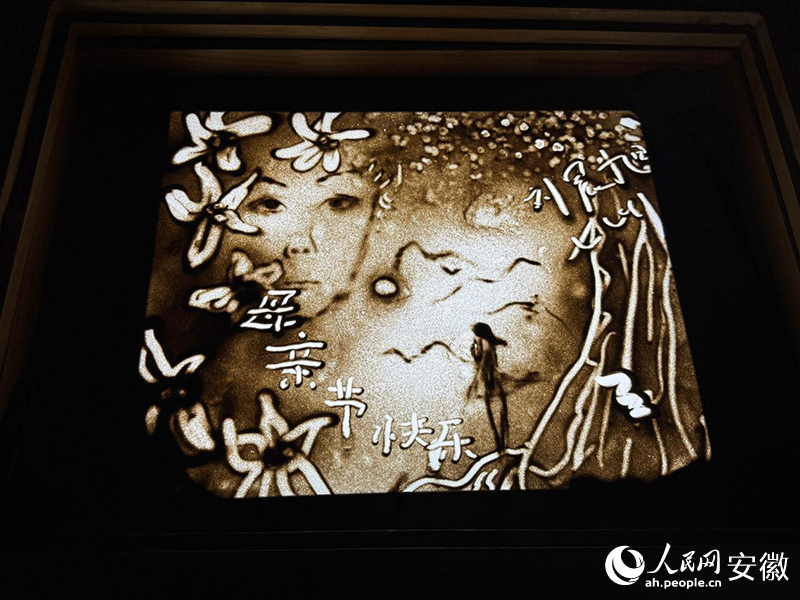 “科技+沙画”课程作品。人民网 吕欢欢摄