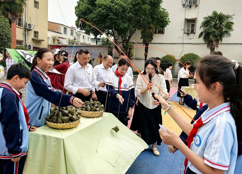 钓粽子游戏。