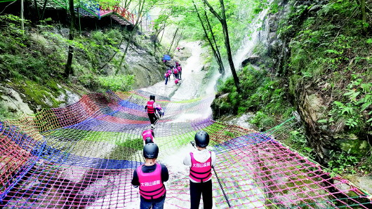 霍山縣大別山溪降。霍山縣文旅體局供圖